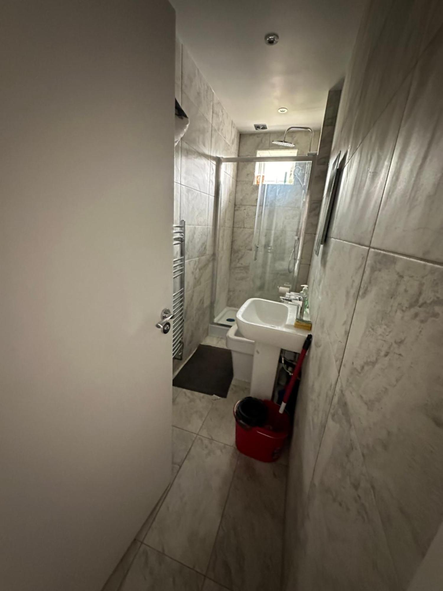 Luxury Ensuite Studio In Crayford Dartford Bexley London With Full Kitchen And Side Garden Alleyway Entrance Erith Eksteriør bilde