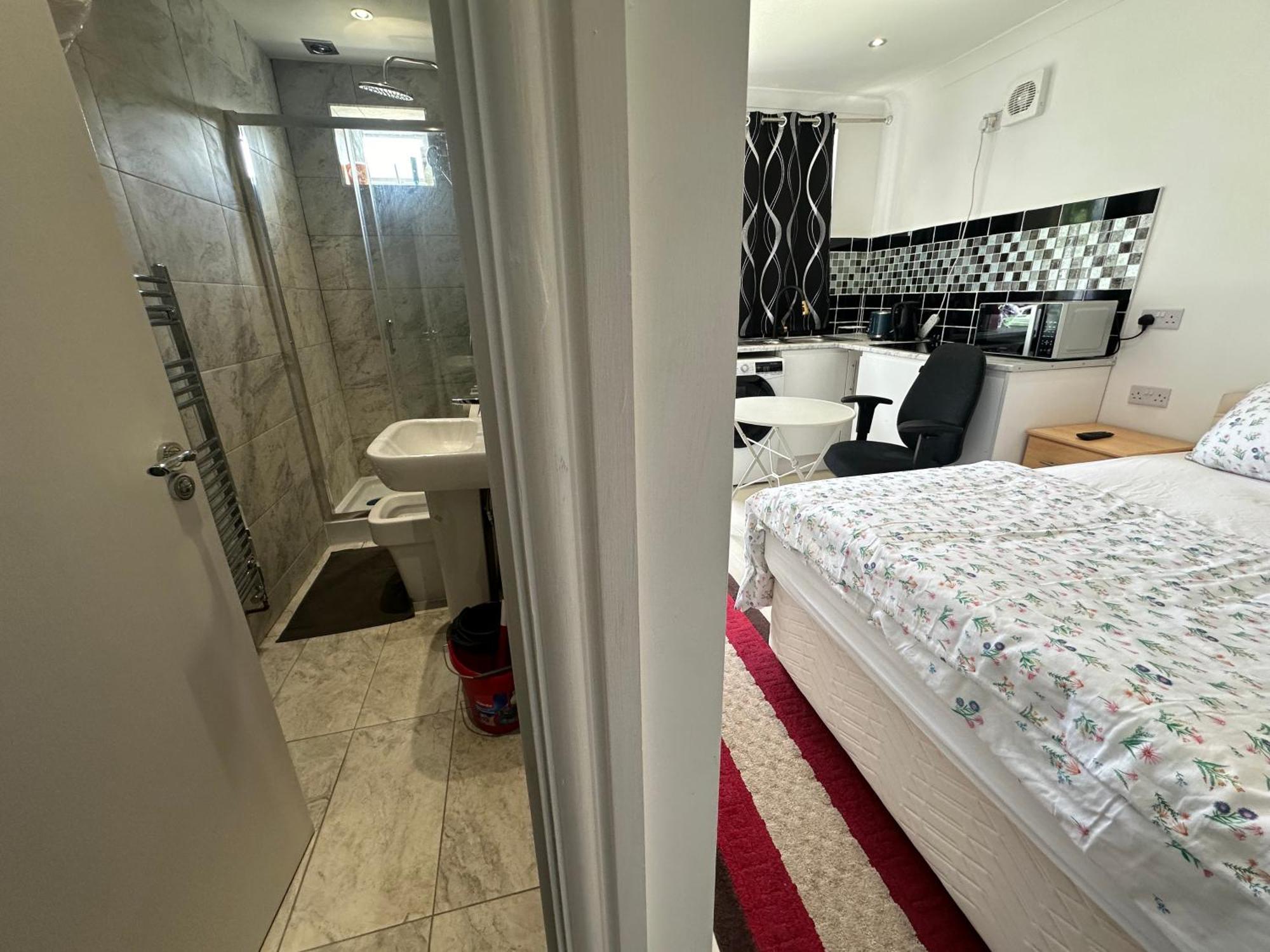 Luxury Ensuite Studio In Crayford Dartford Bexley London With Full Kitchen And Side Garden Alleyway Entrance Erith Eksteriør bilde