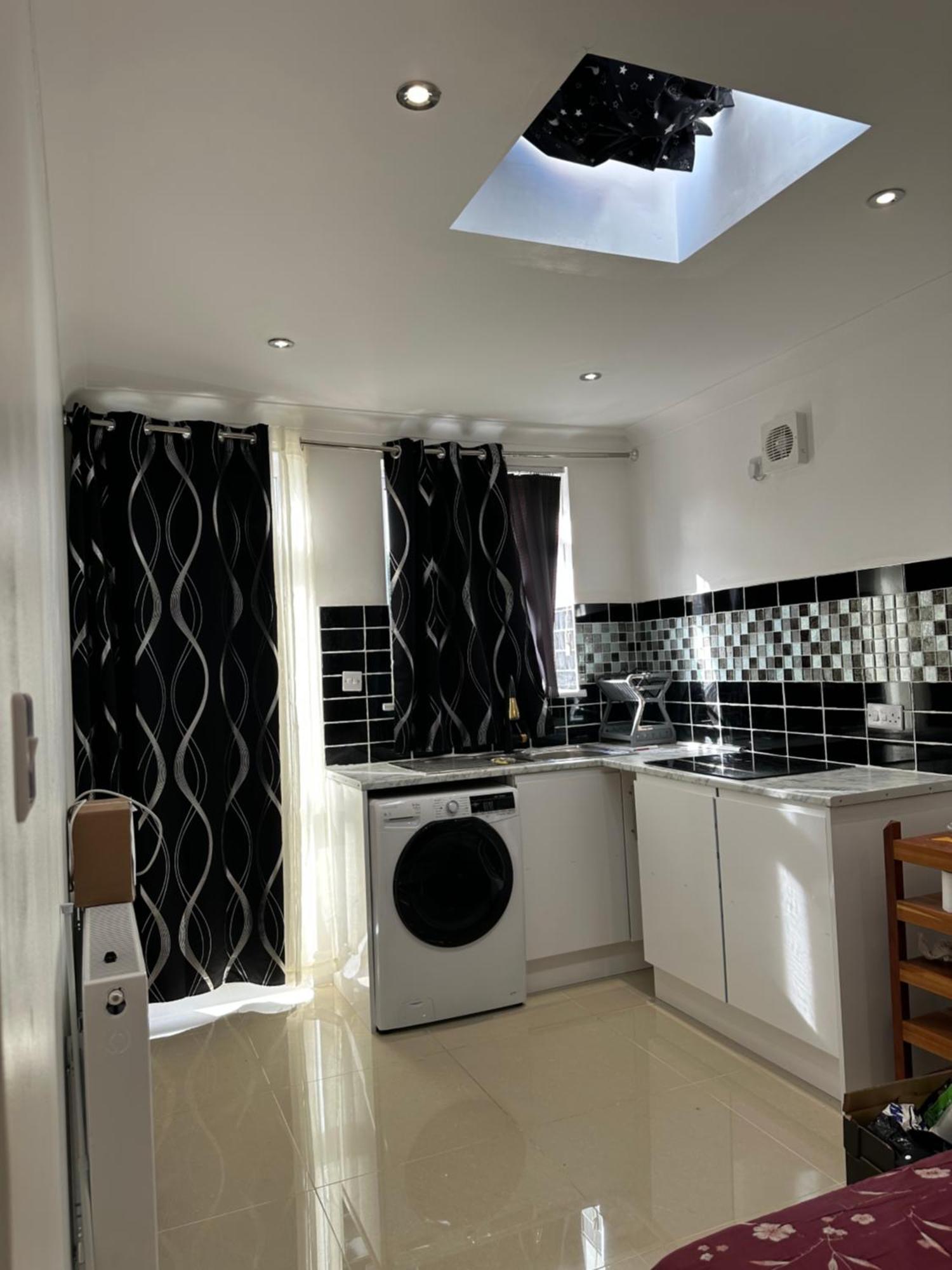 Luxury Ensuite Studio In Crayford Dartford Bexley London With Full Kitchen And Side Garden Alleyway Entrance Erith Eksteriør bilde